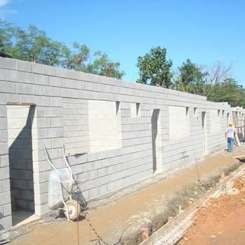 Construção de Área de Empreiteiros - Fabrica Carioca de Catalisadores